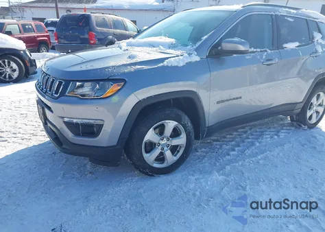 2019 Jeep Compass Latitude 4X4 из США, поврежденный, VIN 3C4NJDBB8KT595744